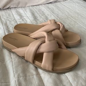 Universal Thread Chunky Sandal